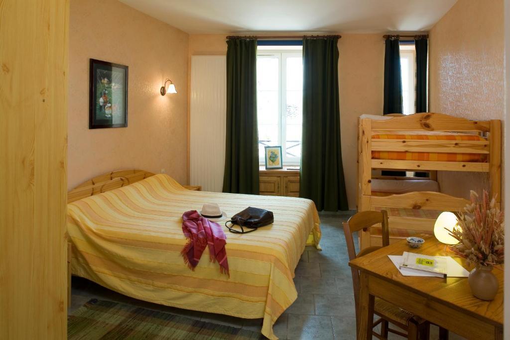 Hotel Logis Le Clair Logis à Laussonne Chambre photo