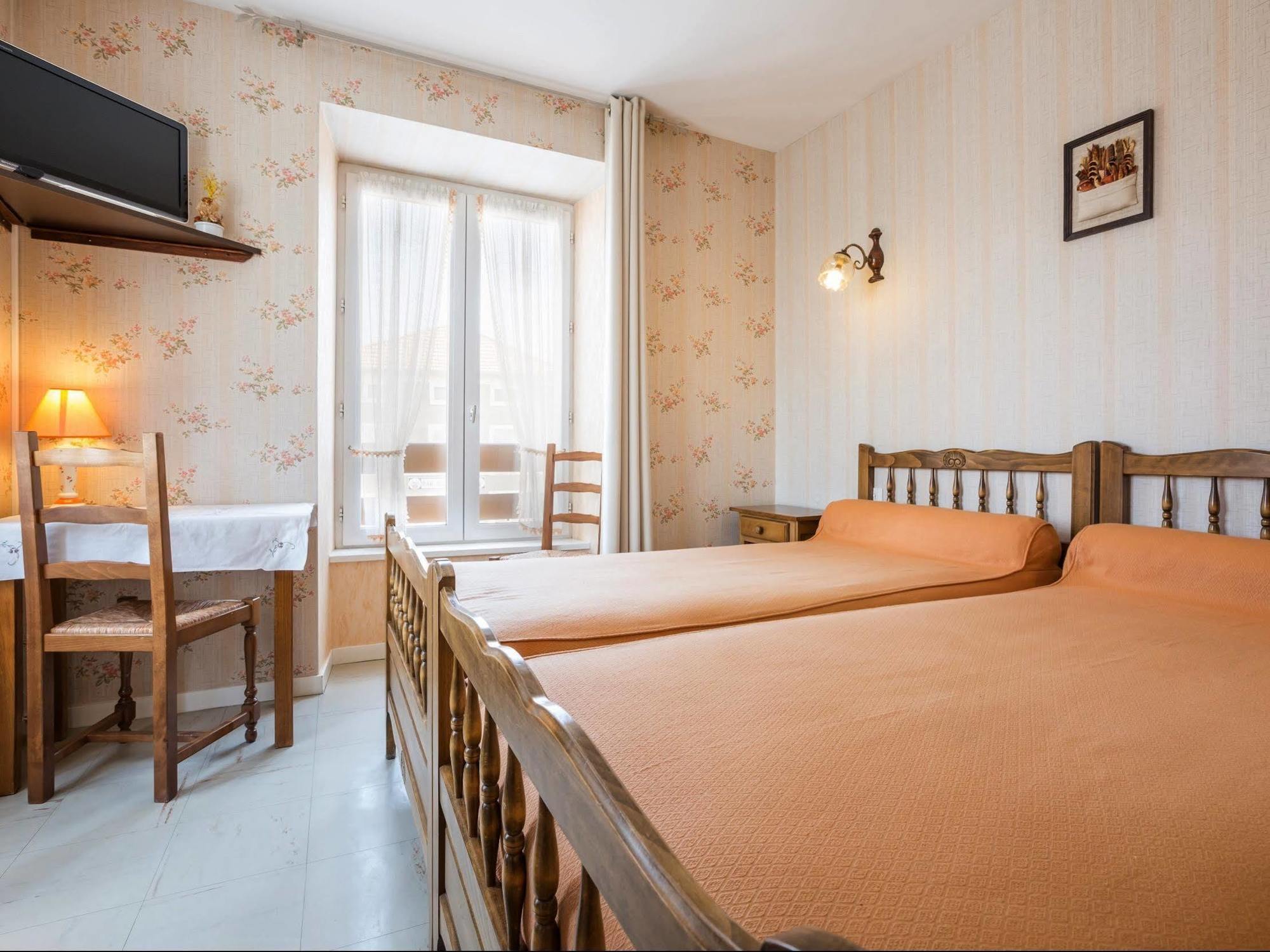 Hotel Logis Le Clair Logis à Laussonne Extérieur photo