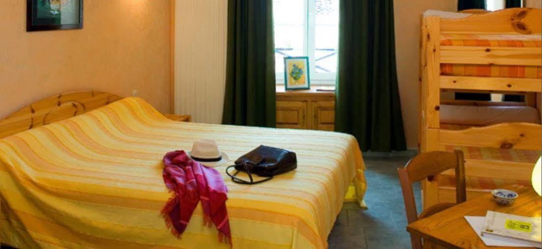 Hotel Logis Le Clair Logis à Laussonne Extérieur photo